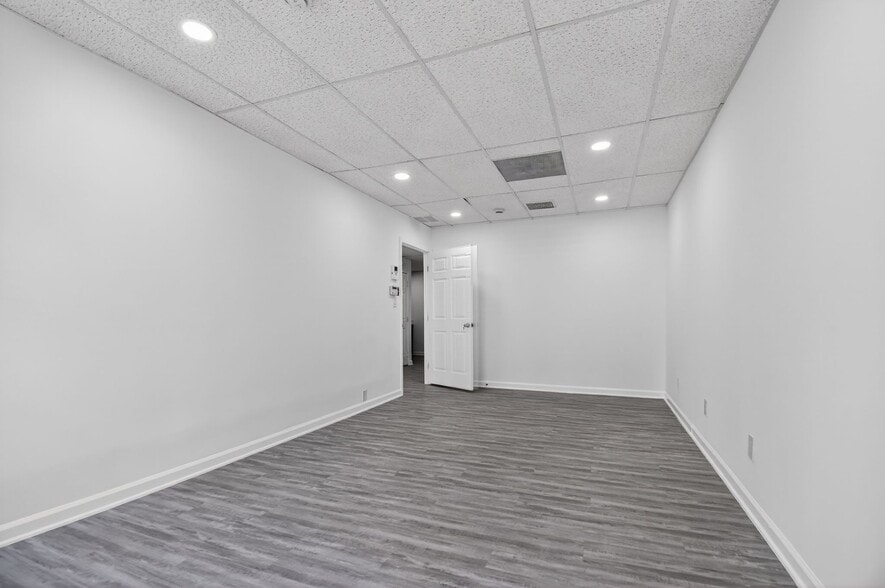 More Photos Of 8607-8609 2nd Ave, Silver Spring Medical For Sale