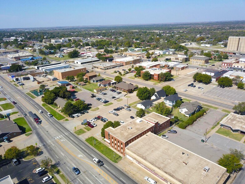 More Photos Of 1222 10th St, Woodward Office For Sale