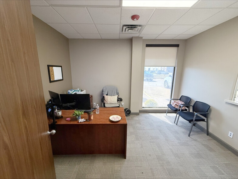 More Photos Of 1112 FM 517 Rd, Alvin Warehouse For Lease