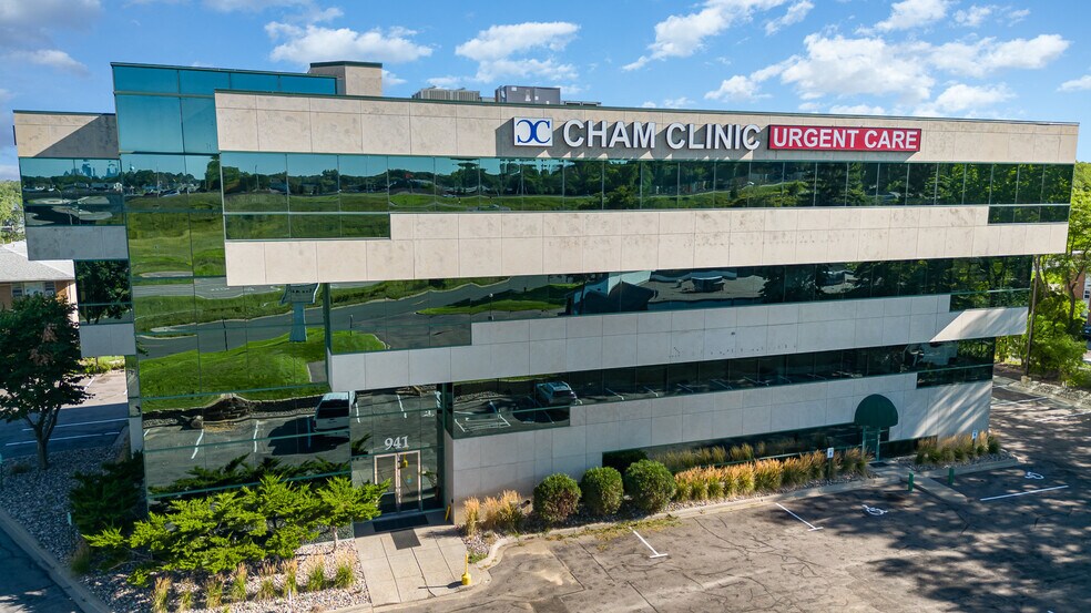 More Photos Of 941 Hillwind Rd NE, Minneapolis Medical For Lease