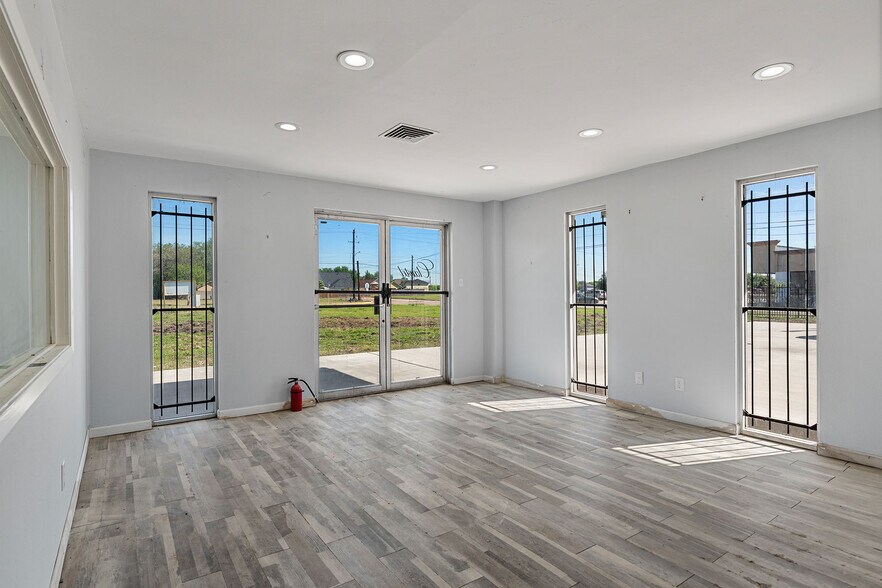 More Photos Of 13810 Ambrose, Houston Warehouse For Sale