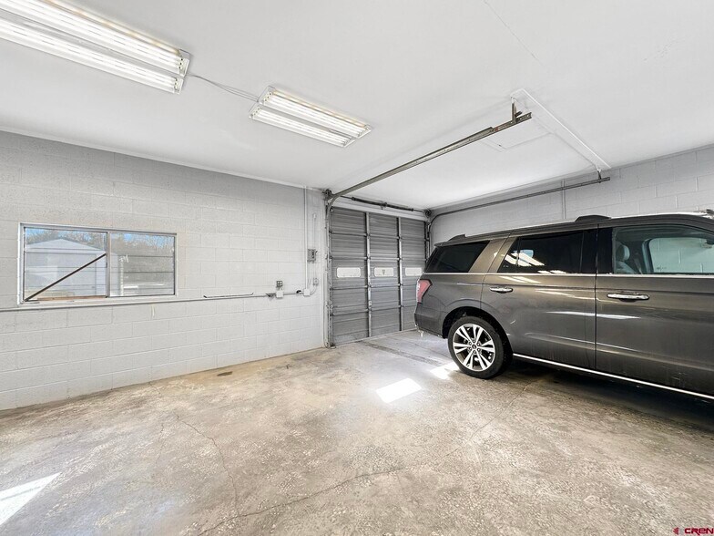 More Photos Of 685 Industrial Blvd, Delta Warehouse For Lease