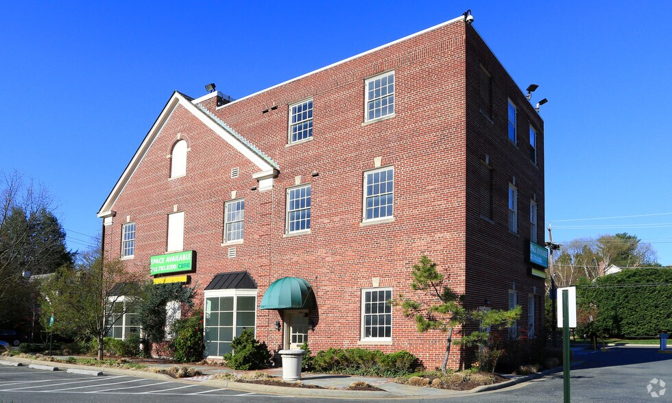 More Photos Of 4300 Fordham Rd NW, Washington General Retail For Lease