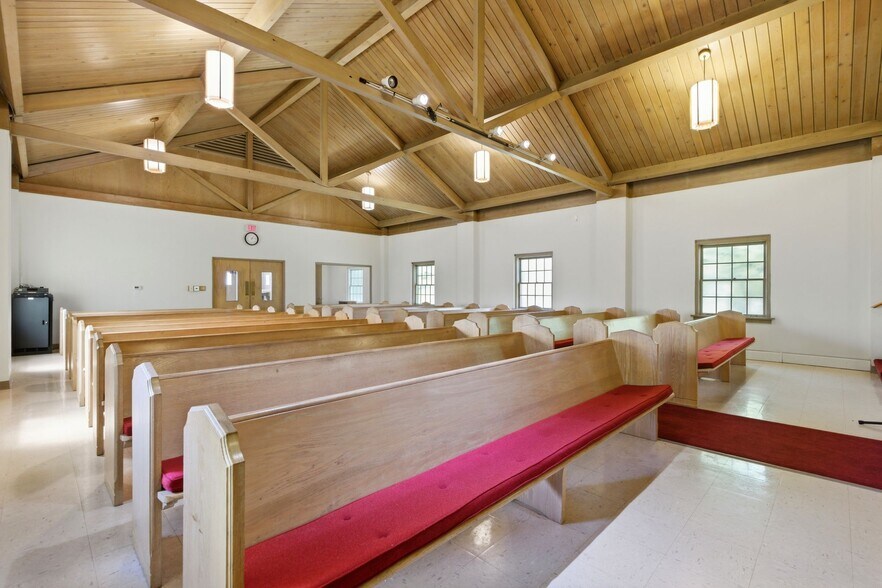 More Photos Of 405 S Westmore Ave, Lombard Religious Facility For Sale