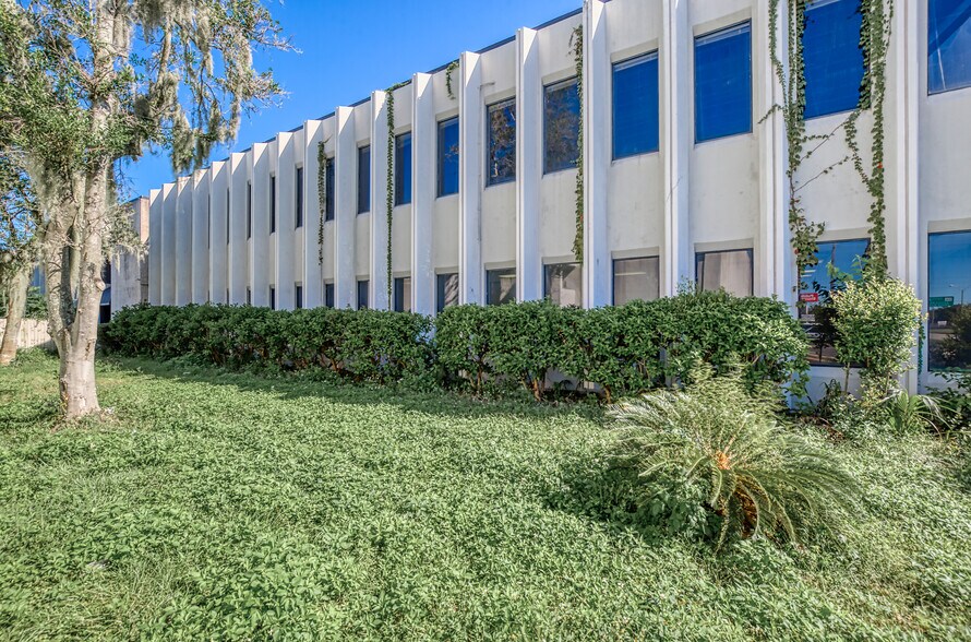 More Photos Of 6501 Arlington Expy, Jacksonville Office Residential For Lease