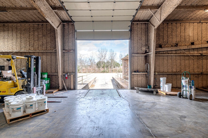 More Photos Of 1950 Oday Rd, Pearland Manufacturing For Sale