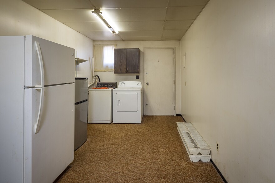 More Photos Of 15 W Main St, Green River Freestanding For Sale