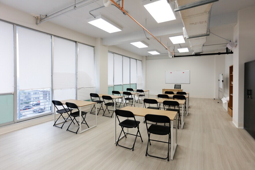 More Photos Of 1720 Harrison St, Hollywood Office Residential For Sale