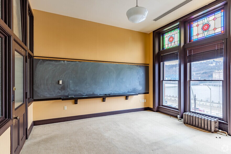 More Photos Of 227 Fort Pitt Blvd, Pittsburgh Loft Creative Space For Lease