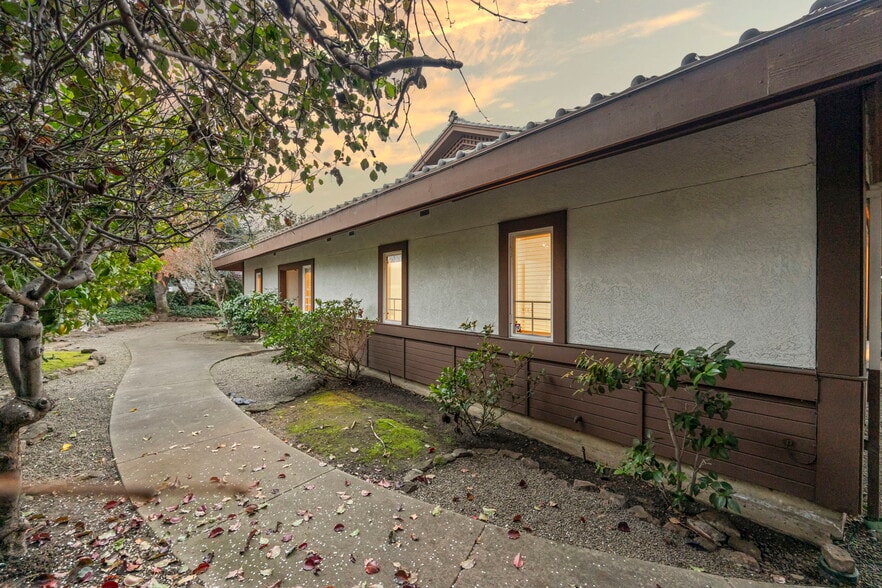 More Photos Of 24954 Cypress Ave, Hayward Multifamily For Sale