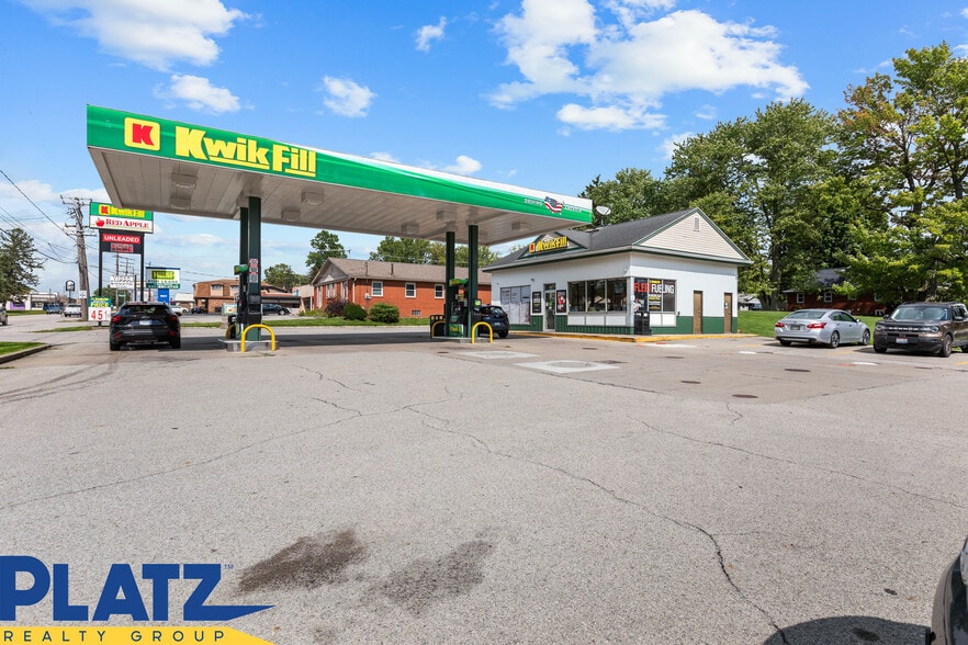 Primary Photo Of 630 Youngstown Poland Rd, Struthers Service Station For Sale