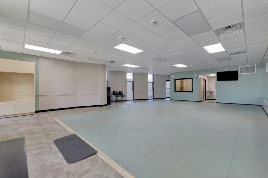 More Photos Of 1285-1291 Broad St, Bloomfield Medical For Lease