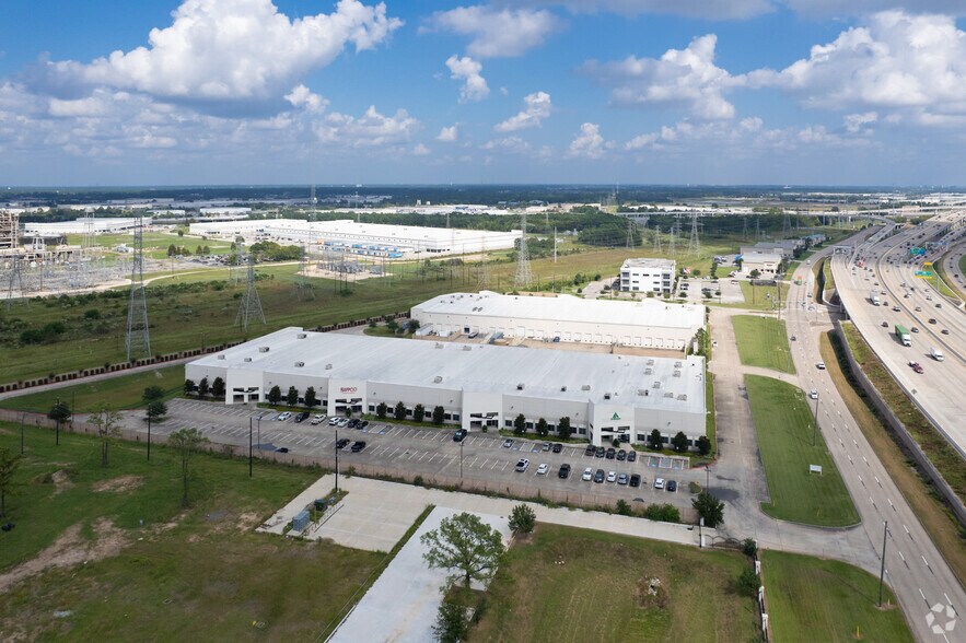 More Photos Of 7220 N Sam Houston Pky W, Houston Unknown For Lease