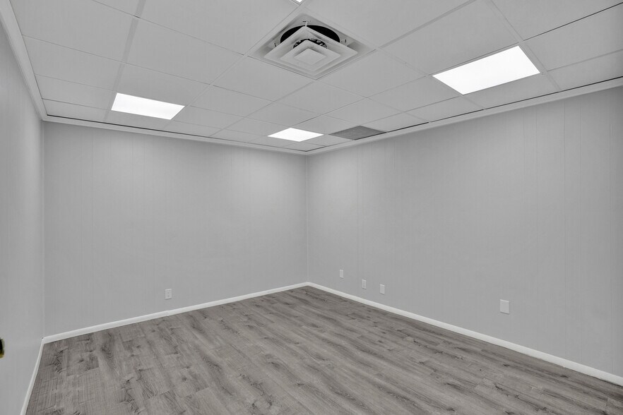 More Photos Of 2419 Hollywood Blvd, Hollywood Medical For Sale