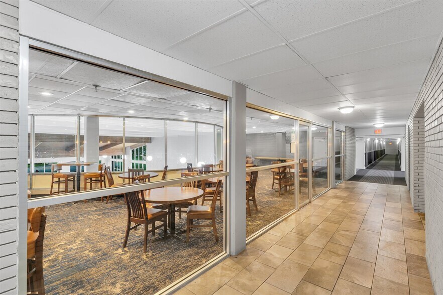 More Photos Of 1907 N Cunningham Ave, Urbana Hotel For Sale