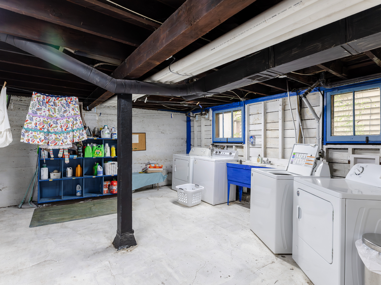 More Photos Of 1830 NW 23rd Pl, Portland Apartments For Sale