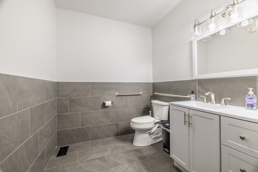More Photos Of 107 Cherry St, Wright City Flex For Lease