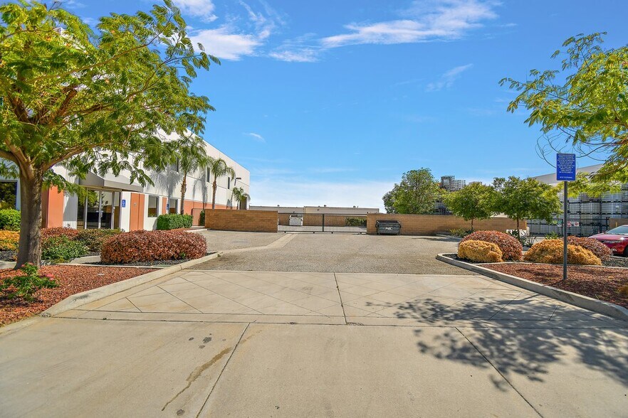 More Photos Of 317 W Tullock St, Rialto Warehouse For Sale