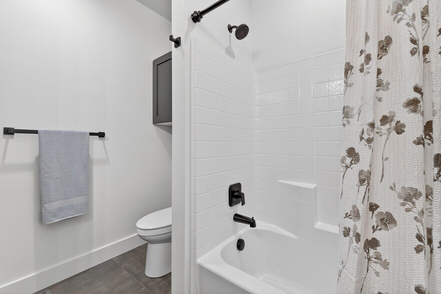 More Photos Of 101, 103, 105 Bighorn Court, Mccall Specialty For Sale