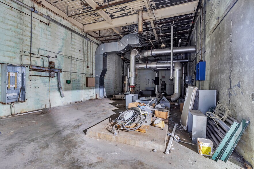 More Photos Of 11200 Dunbarton Blvd, Barnwell Manufacturing For Lease