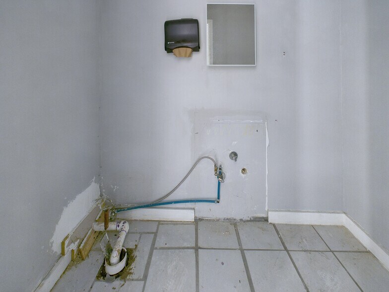 More Photos Of 705 S Byron Butler Pkwy, Perry Storefront For Sale