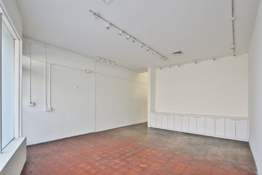 More Photos Of 7960 W 3rd St, Los Angeles Unknown For Lease