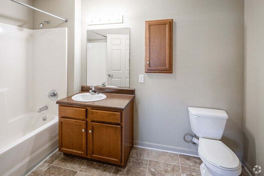More Photos Of 500 Saluki Blvd, Carbondale Apartments For Sale