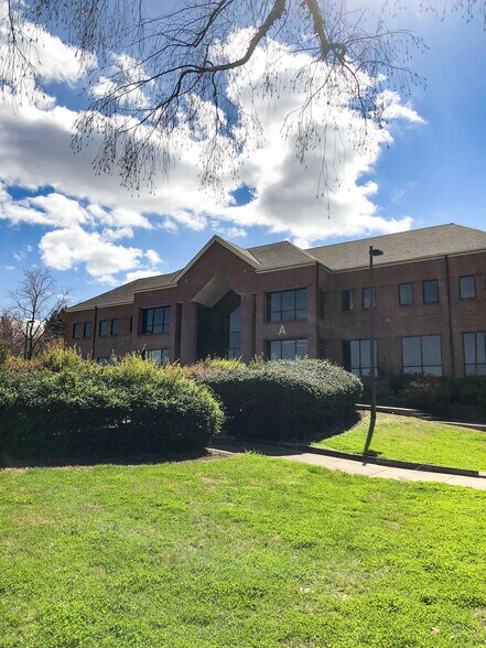 More Photos Of 330 Pelham Rd, Greenville Medical For Lease