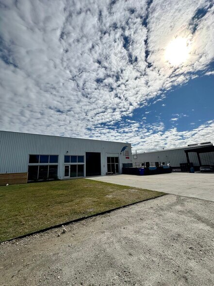 More Photos Of 2201 Mechanic St, Charleston Warehouse For Lease