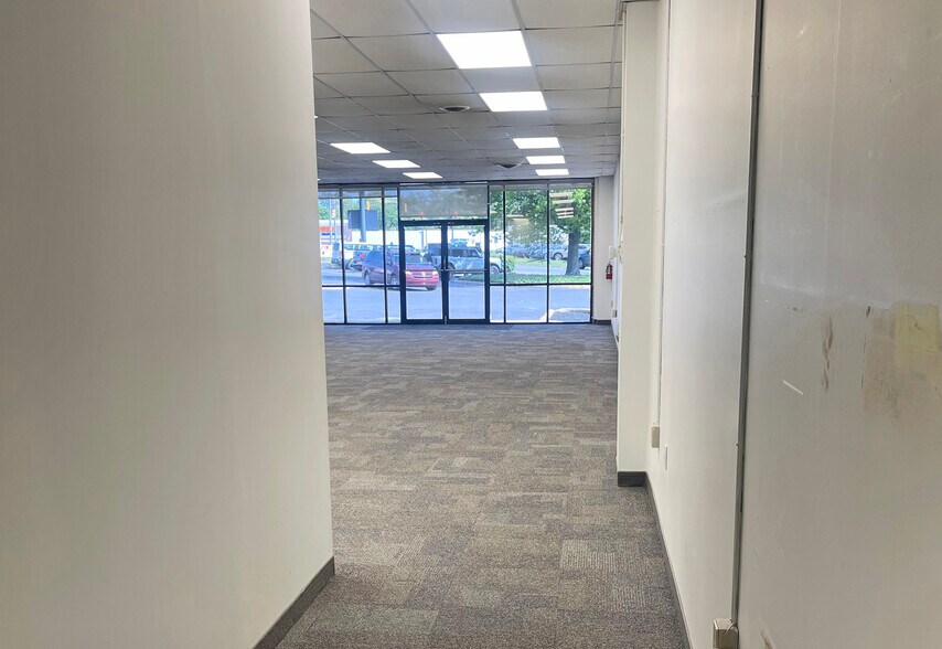 More Photos Of 102-122 Railway Ln, Hagerstown General Retail For Lease