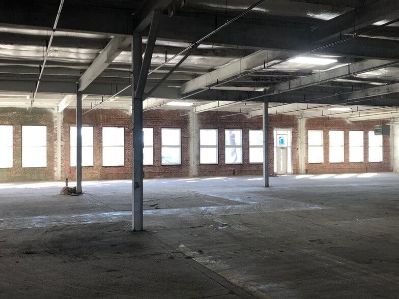More Photos Of 1642 S Burlington Ave, Kewanee Warehouse For Sale