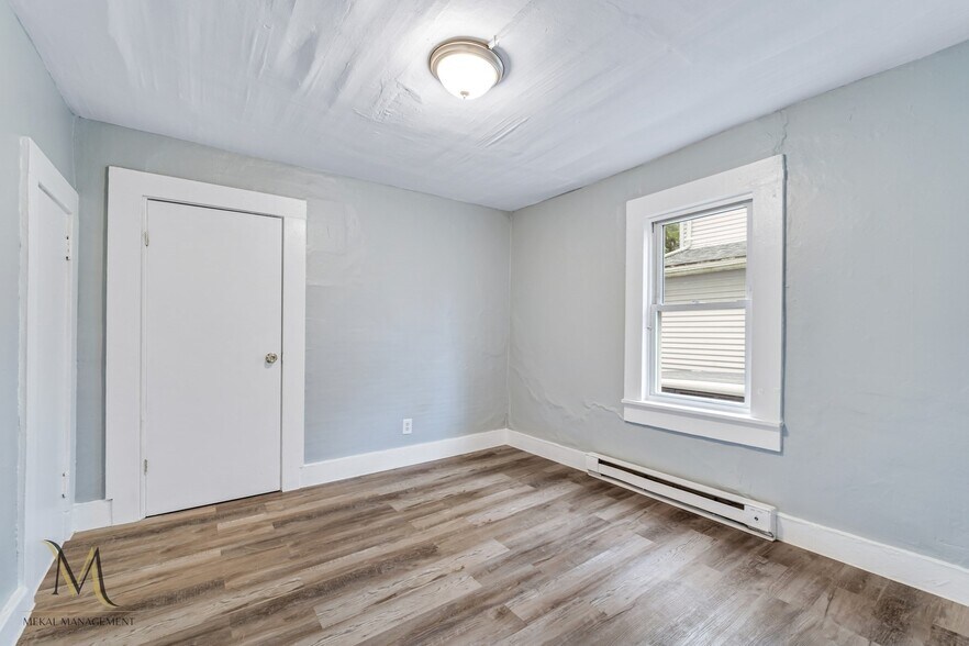 More Photos Of 95 School St, Chicopee Apartments For Sale