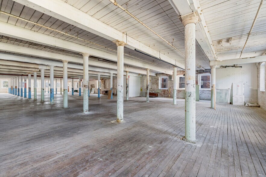 More Photos Of 28 Anawan St, Fall River Manufacturing For Sale