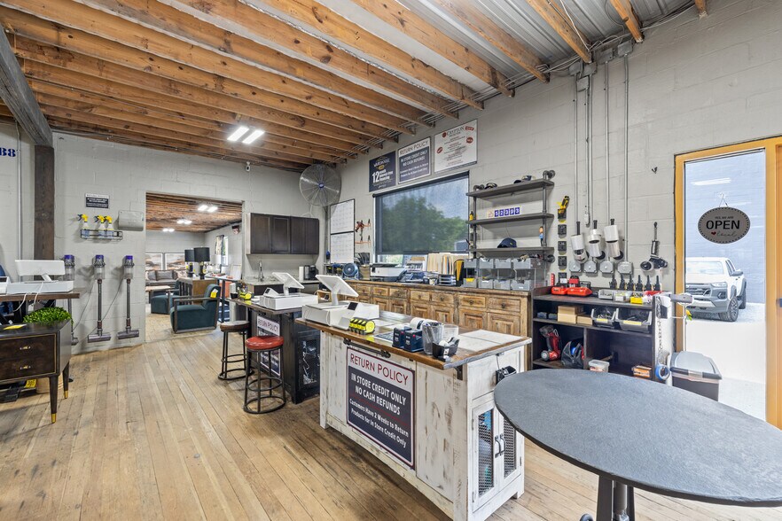 More Photos Of 764 E Seventh St, Lexington Warehouse For Sale