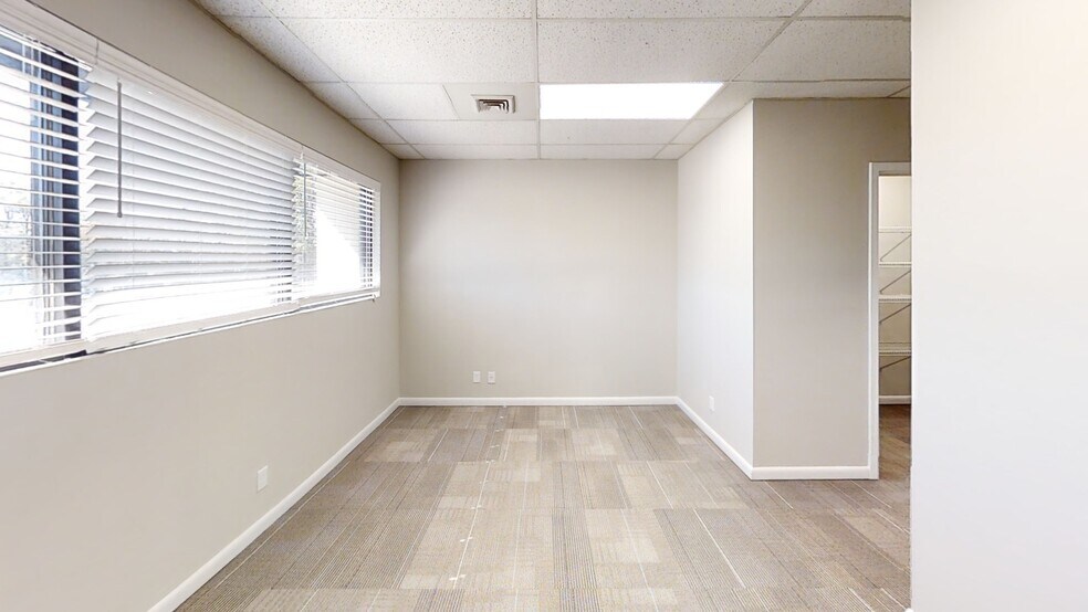 More Photos Of 2920 Edgewood Cir, Columbus Office For Lease