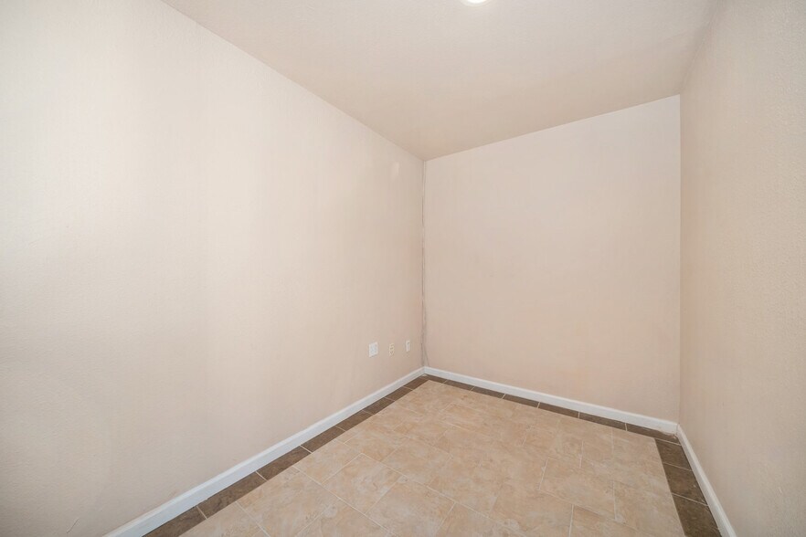 More Photos Of 741 Paso Robles St, Paso Robles Warehouse For Lease