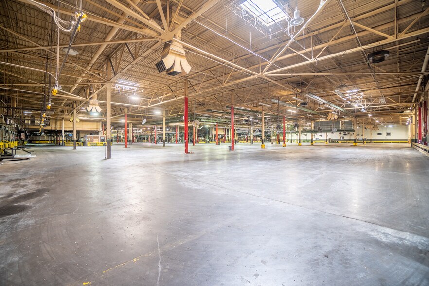 More Photos Of 922 E Meighan Blvd, Gadsden Manufacturing For Sale