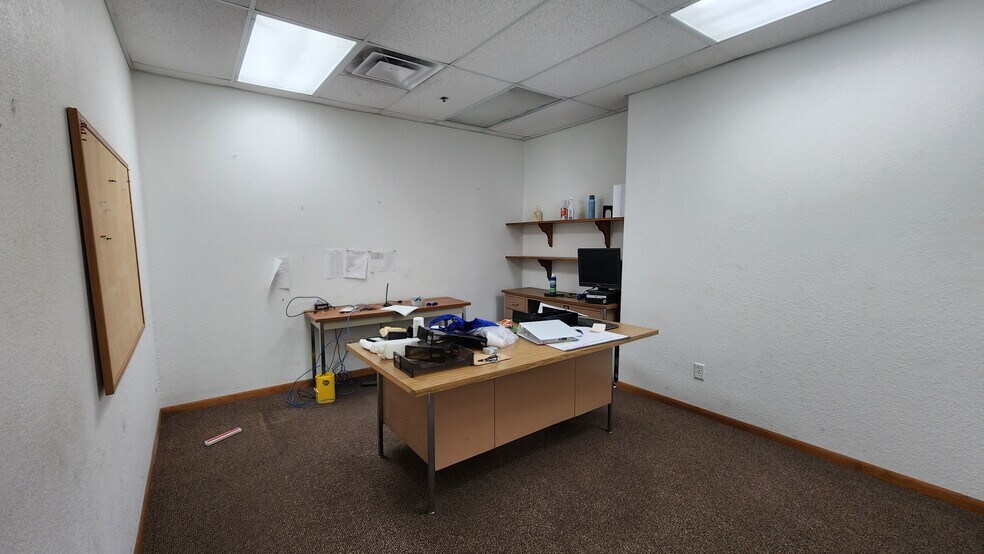 More Photos Of 2400 Industrial Blvd, Temple Distribution For Lease