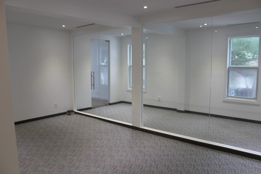 More Photos Of 525 Clematis St, West Palm Beach Office For Lease