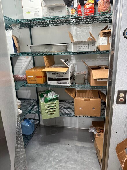 More Photos Of 40 El Camino, Fresno Storefront For Lease