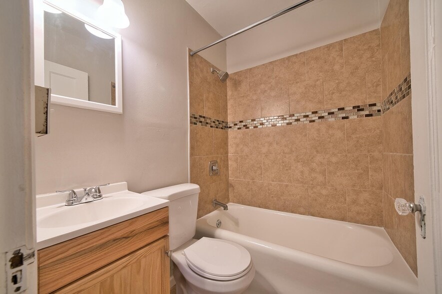 More Photos Of 51 Spokane Dr, Pontiac Apartments For Sale