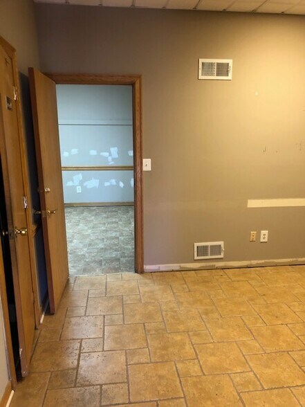 More Photos Of 9208 Venture Ct, Manassas Park Warehouse For Lease