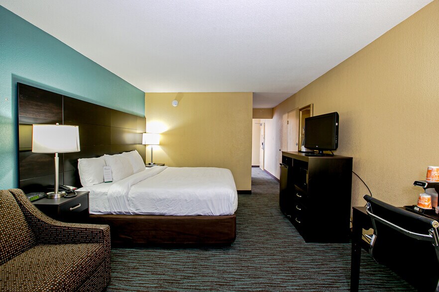 More Photos Of 10 Rockridge Rd, Englewood Hotel For Sale