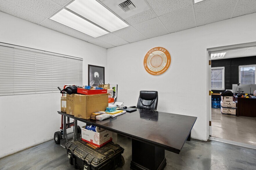 More Photos Of 2201 H St, Bakersfield Office For Sale