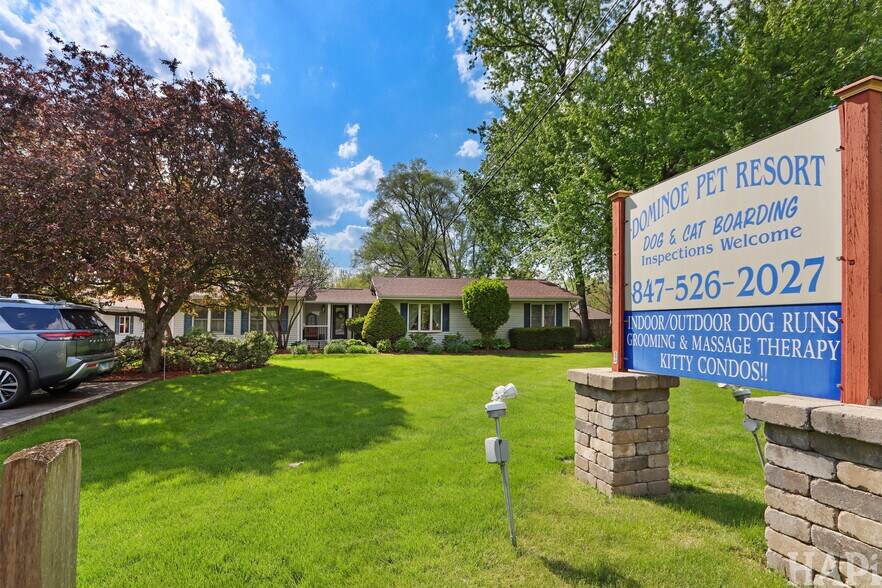 More Photos Of 4403 S Roberts Rd, Island Lake Veterinarian Kennel For Sale