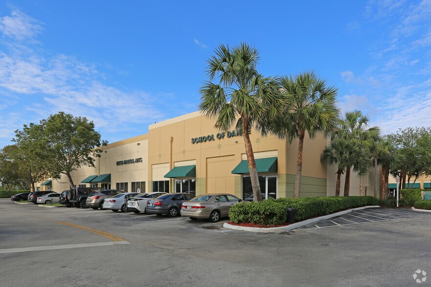 Primary Photo Of 2750 Glades Cir, Weston Showroom For Lease