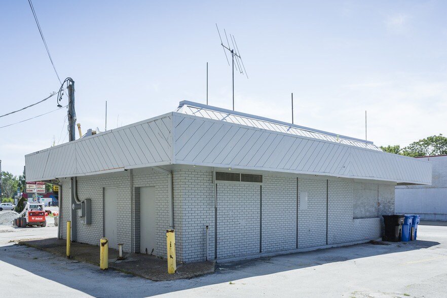 More Photos Of 2626 E 79th St, Chicago Restaurant For Lease