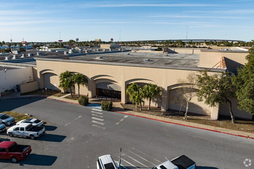 Primary Photo Of 2000 S Expressway 83, Harlingen Department Store For Lease