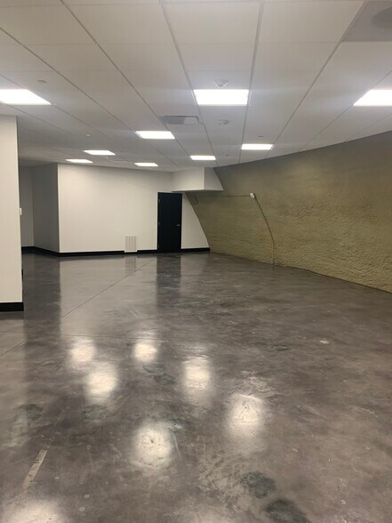 More Photos Of 3063 Outlet Center Dr, Sealy Flex For Sale