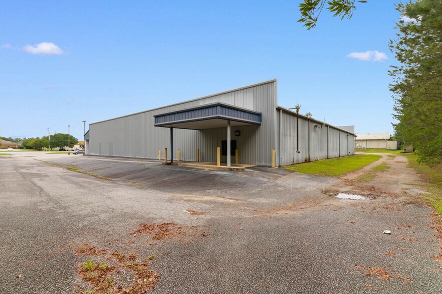More Photos Of 480 Nelson Blvd, Kingstree Department Store For Sale